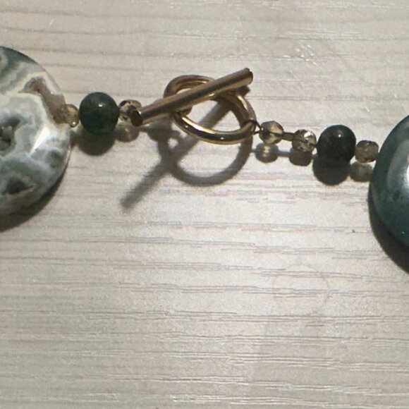 NATURAL GREEN, WHITE AND BROWN AGATE  STONE NECKLACE - Picture 5 of 6